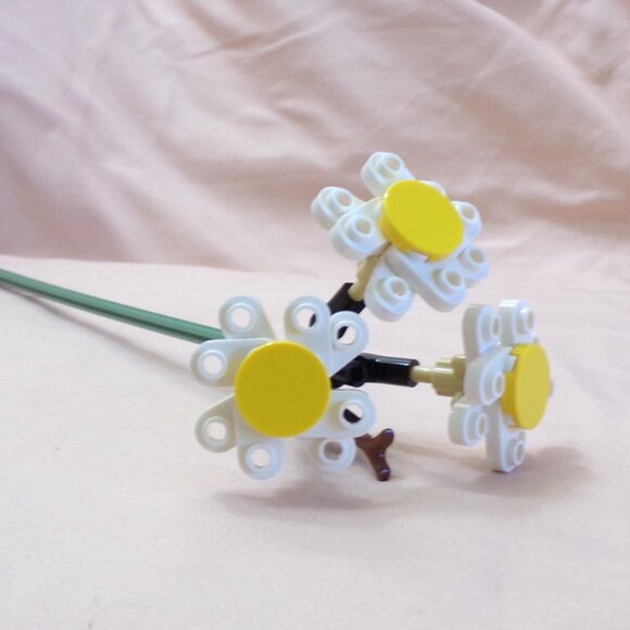 LEGO Botanical Flowers - 1 pcs Common Daisy White - Individual Sale from 10280 - Picture 2 of 5